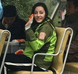 迪丽热巴录制跑男视频,欢乐互动展现青春活力